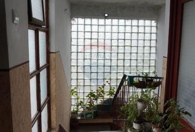 Apartament cu 3 camere de vânzare Str. 1 Mai - 13