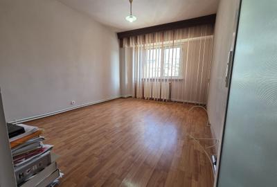 Apartament 3 camere PIATA NOUA - 2