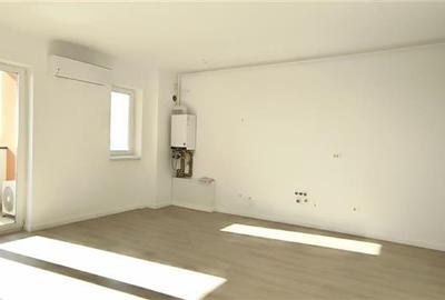 Apartament cu 3 camere nedecomandat în Aradului