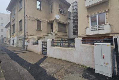 Vând apartament cu 2 camere str Mircea - 1