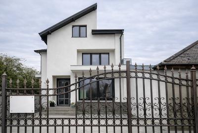 VILA DE INCHIRIAT JIULUI | 10 CAMERE | IDEAL COMERCIAL - 1