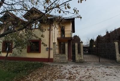 Casă individuală cu 5 camere în Dumbrăvița