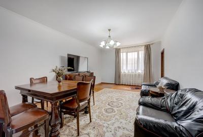 Apartament cu 4 camere semidecomandat, mobilat în Adunații-Copăceni