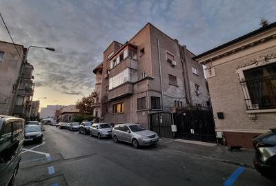 Apartament 3 camere Hala Traian -Bloc 5 apartamente - 1