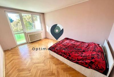 Apartament cu 3 camere semidecomandat, mobilat în Plopilor