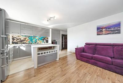 Apartament cu 2 camere decomandat, mobilat în Tractorul