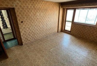 Apartament cu 3 camere semidecomandat, mobilat în Gorjului