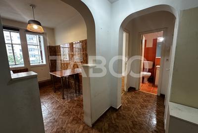 Apartament de vanzare 2 camere decomandate Mihai Viteazu etaj 1 - 5