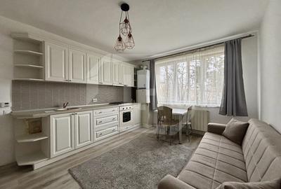 Apartament cu 3 camere semidecomandat, mobilat în Gheorgheni