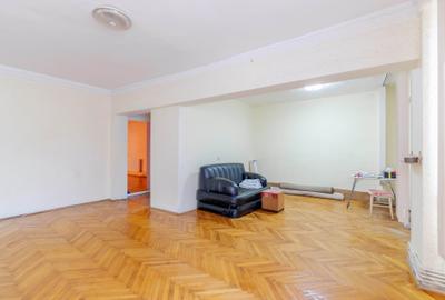 Apartament 3 camere transformat in 2 camere – Bd. Cosminului - 6