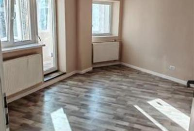 Apartament cu 3 camere decomandat în Berceni