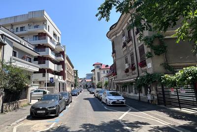 Apartament cu 3 camere semidecomandat în P-ța Romană