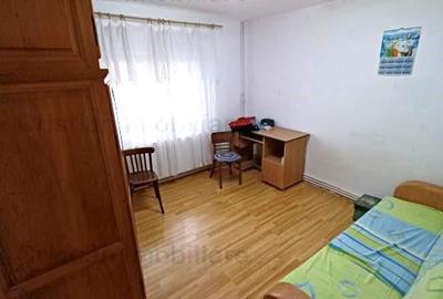 70mp  ETAJ 2 apart 3 cam conf 1 decomandat  Buzaului - 4