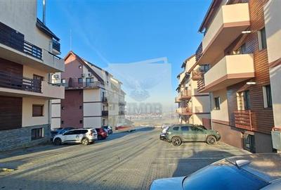Apartament cu 4 camere decomandat în Valea Aurie