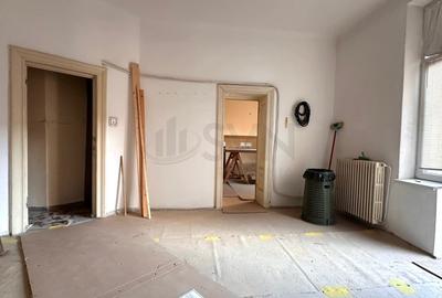 Apartament cu 5 camere semidecomandat, mobilat în Dacia