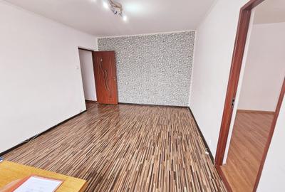 Vanzare apartament 2 camere, zona Malu Rosu