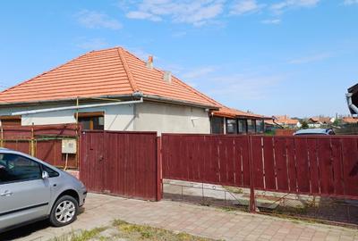 Casă de vânzare cu teren generos – ideală pentru familie - 1