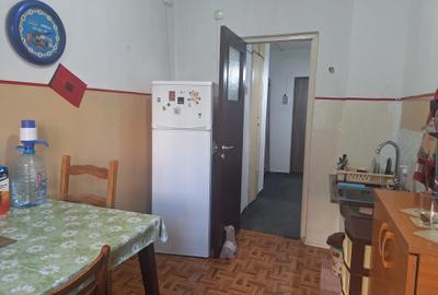 2 Camere Decomandat Etaj 2 la 5 min Metrou Gorjului Ideal Investiție - 9