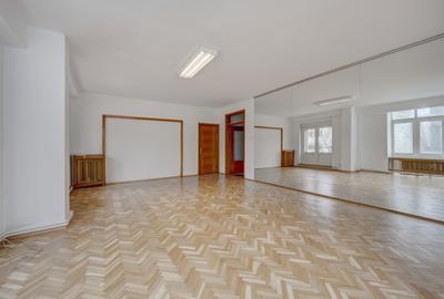 Apartament luminos de 5 camere de închiriat, etaj 1/4, garaj, Bd. Primăverii! - 4