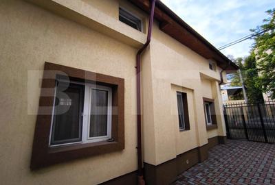 Casă individuală cu 7 camere în Central