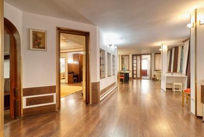 Apartament cu 5 camere semidecomandat, mobilat în Victoriei