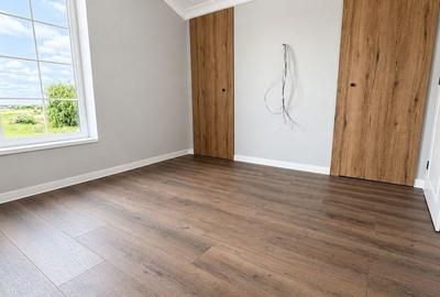 Duplex despartit 4 camere + 2 bai 92 utili / 273 teren - 12