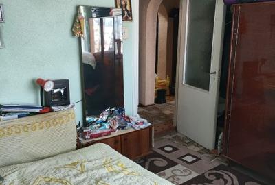 Vand apartament  3 camere, izolat exterior,bloc antiseismic vis-a-vis Comisariat - 13