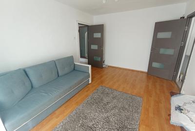 Apartament cu 2 camere semidecomandat, mobilat în Podu Roș
