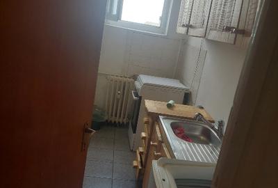 Ofer foto pe whatsapp.  Garsoniera decenta (r) 250 +250 - 5