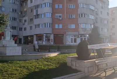 Navodari central spatiu comercial din construcție 2 intrari 2 loc parcare 380 - 1