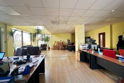 Clădire pentru clinici și companii – eficiență energetică cu panouri foto - 3