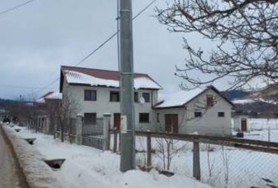 Casă individuală cu 4 camere în Negrilești
