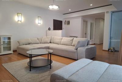 Apartament cu 4 camere semidecomandat, mobilat în Voluntari