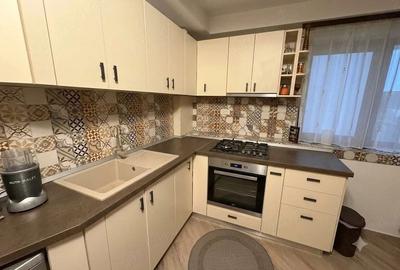 Apartament cu 3 camere semidecomandat în Giulești