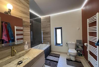 Casa si garaj cu 4 camere - 4