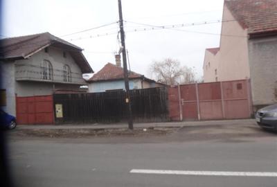 Loc de casa zona Parneava - Intim - 2