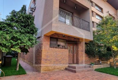 Casă individuală cu 5 camere în Băneasa