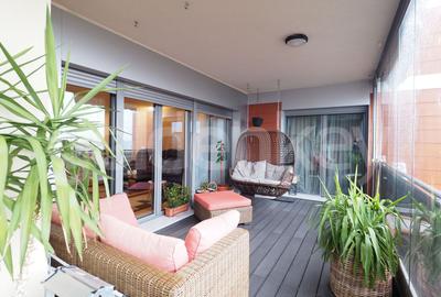 Apartament cu 4 camere semidecomandat, mobilat în Băneasa