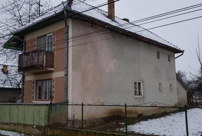 Casă cu 4 camere în Păsăreni