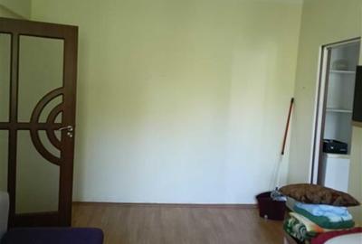 Apartament cu 2 camere semidecomandat, mobilat în Piața Unirii