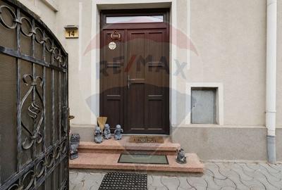 Vila generoasa cu 5 camere si curte, de vanzare in zona 13 Septembrie - 24