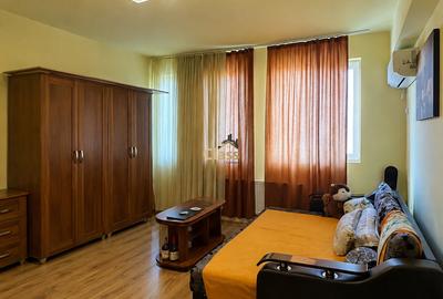 Apartament cu 2 camere semidecomandat, mobilat în Central