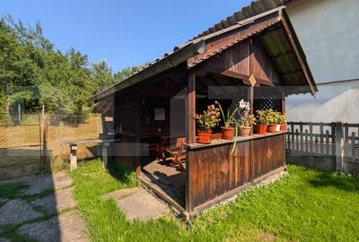 Casă individuală cu 3 camere în Pucioasa