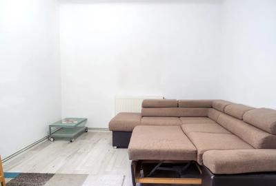 Apartament cu 2 camere decomandat, mobilat în Tractorul