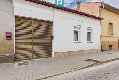 Apartament cu 2 camere nedecomandat, mobilat în Central