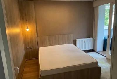 Apartament cu 3 camere semidecomandat, mobilat în Titan