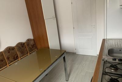 Apartament 2 camere  decomandat , etaj 2 , zona  Cetate - 4