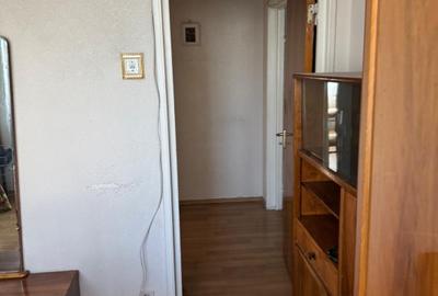 Se vinde un apartament de 3 camere in zona Obor, pe strada Masina de Paine - 14