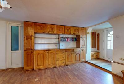 Casă individuală de vânzare | P+E+M | Central | Cristian - 14