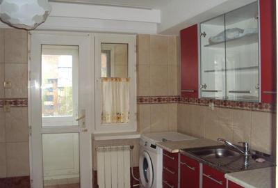 Inchiriez apartament 4 camere, et 2, semimobilat, zona Teatru - 1